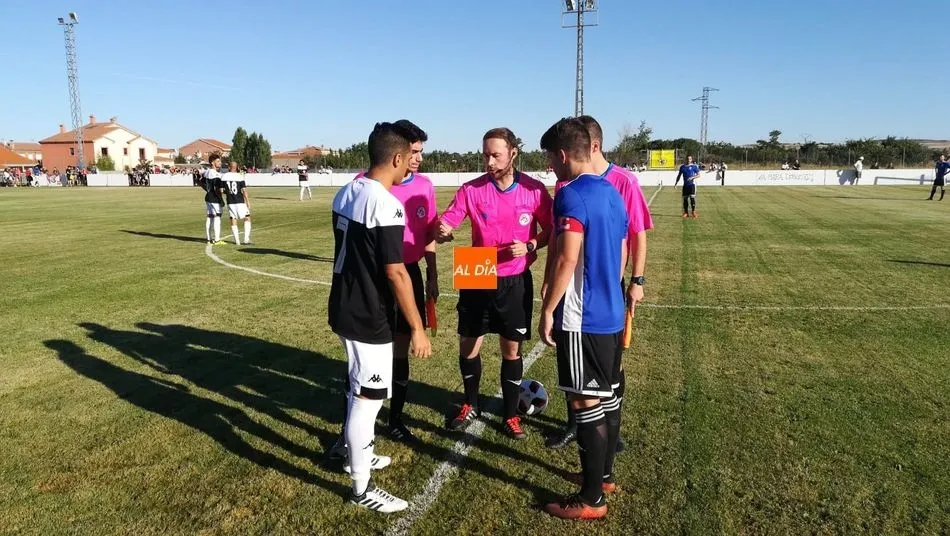 Foto 3 - El Salamanca UDS cae ante un Zamora con hechuras que vence con gol de Murci (1-0)