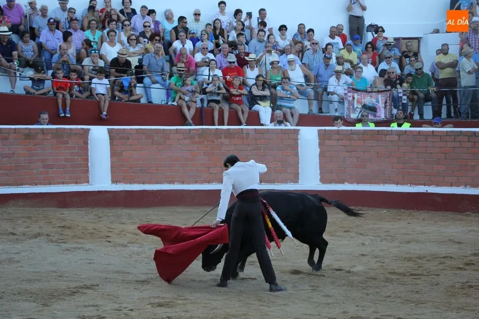 Foto 9 - Excelente tarde de toros en Saucelle con un trofeo para cada novillero  