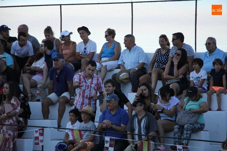 Foto 6 - Excelente tarde de toros en Saucelle con un trofeo para cada novillero  