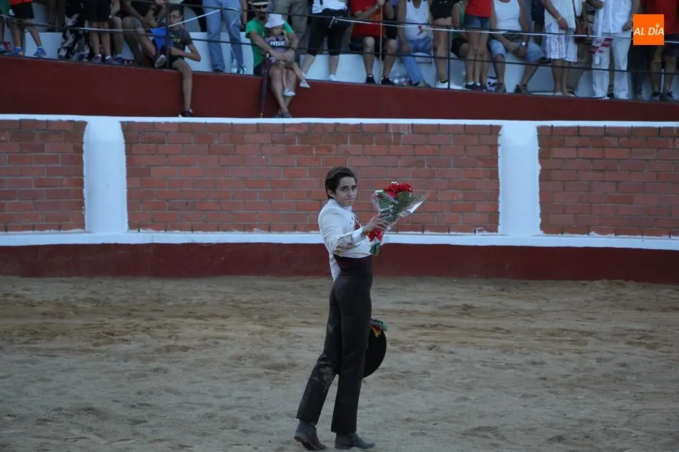 Foto 2 - Excelente tarde de toros en Saucelle con un trofeo para cada novillero  