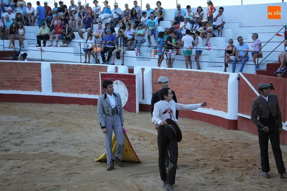 Foto 4 - Excelente tarde de toros en Saucelle con un trofeo para cada novillero  