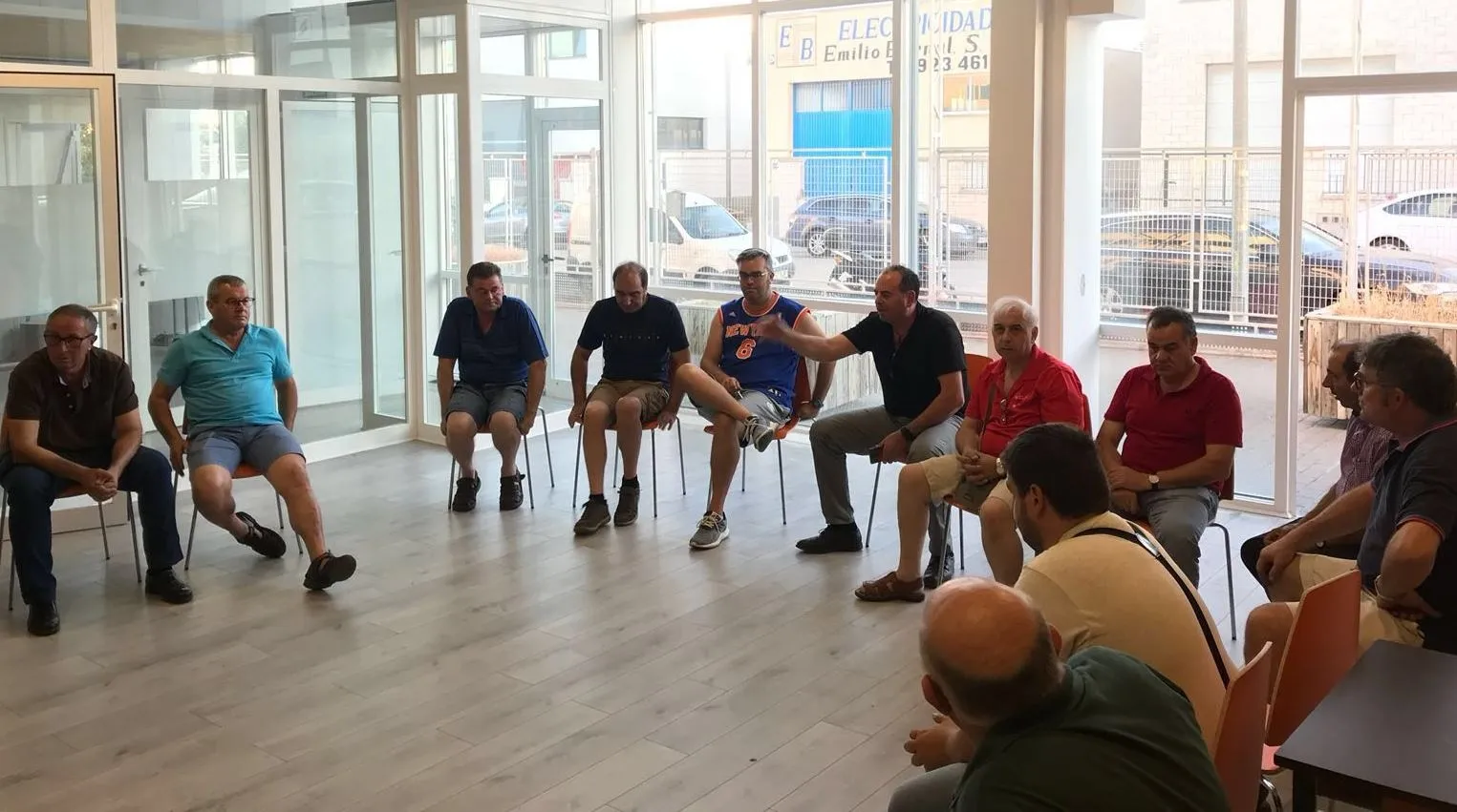 Foto 2 - Los empresarios de Los Chabarcones rechazan que el mercadillo pueda acabar en su zona  