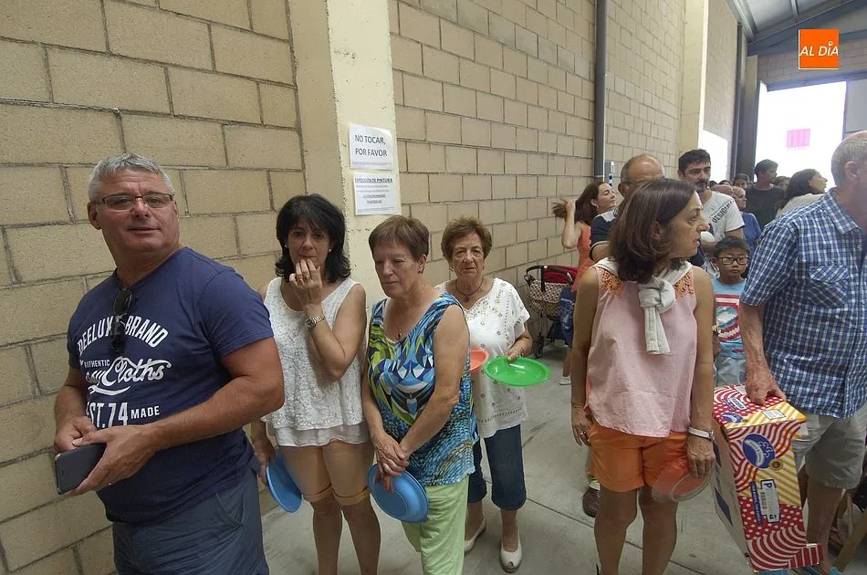 Foto 5 - El Sahugo emprende la recta final de sus fiestas en torno a la mesa  