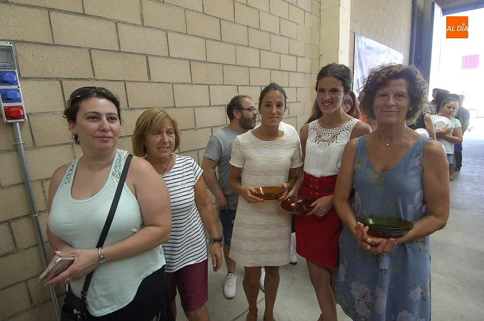 Foto 2 - El Sahugo emprende la recta final de sus fiestas en torno a la mesa  
