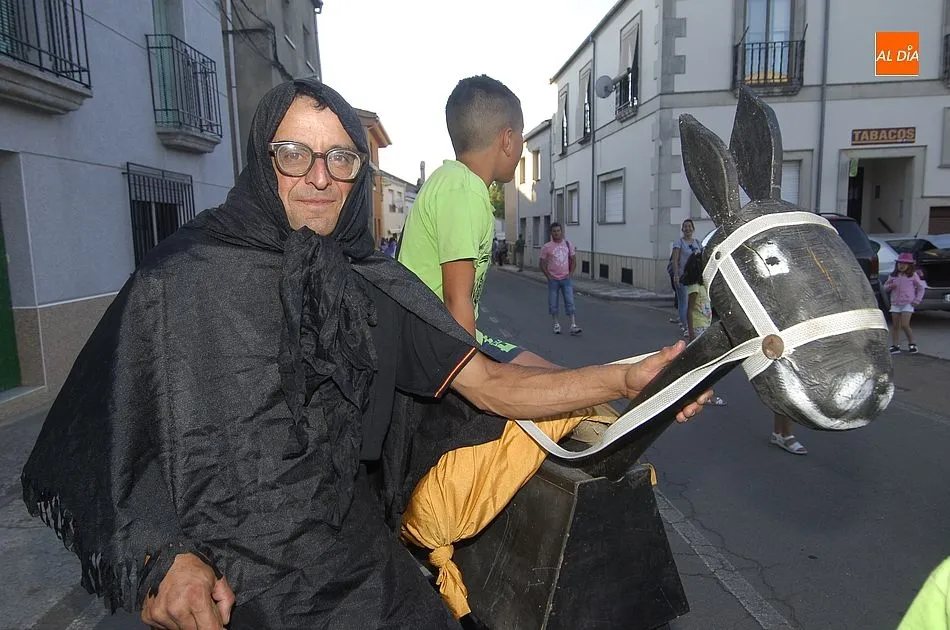 Foto 6 - El Bod&oacute;n estalla en fiestas con el preg&oacute;n de Sebasti&aacute;n Guti&eacute;rrez rodeado de incontables...