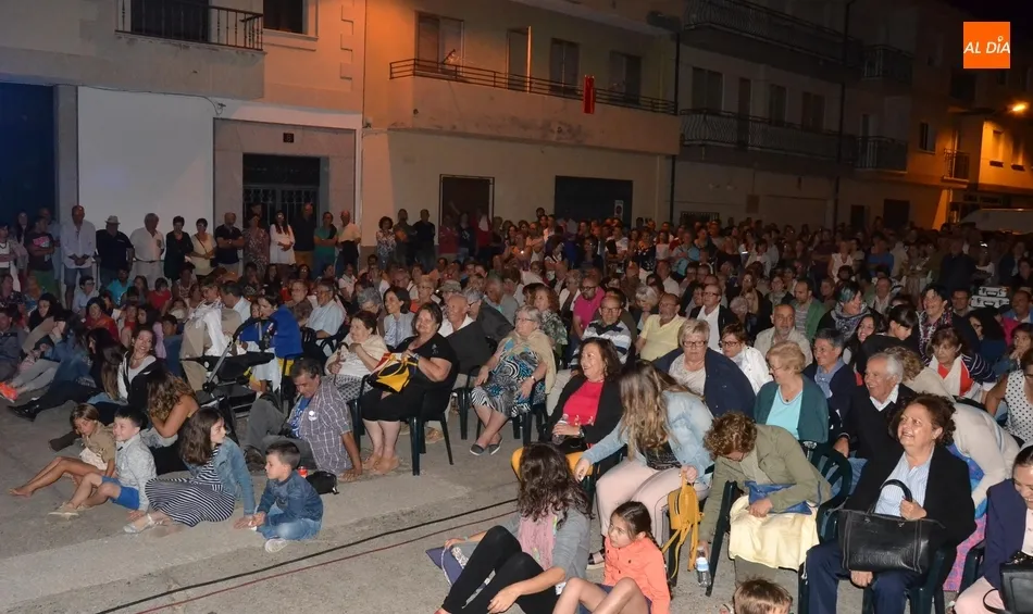Foto 9 - Espectacular asistencia de p&uacute;blico al concierto de Mayalde en el barrio de Las Canteras  