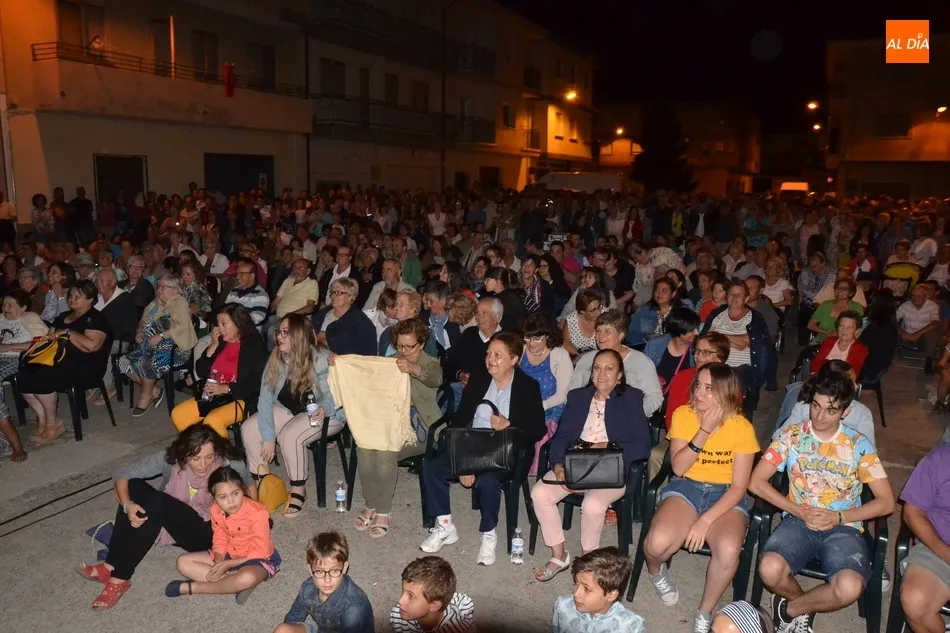 Foto 7 - Espectacular asistencia de p&uacute;blico al concierto de Mayalde en el barrio de Las Canteras  
