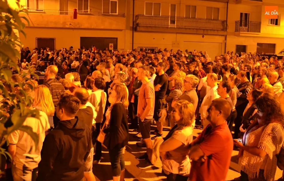 Foto 10 - Espectacular asistencia de p&uacute;blico al concierto de Mayalde en el barrio de Las Canteras  