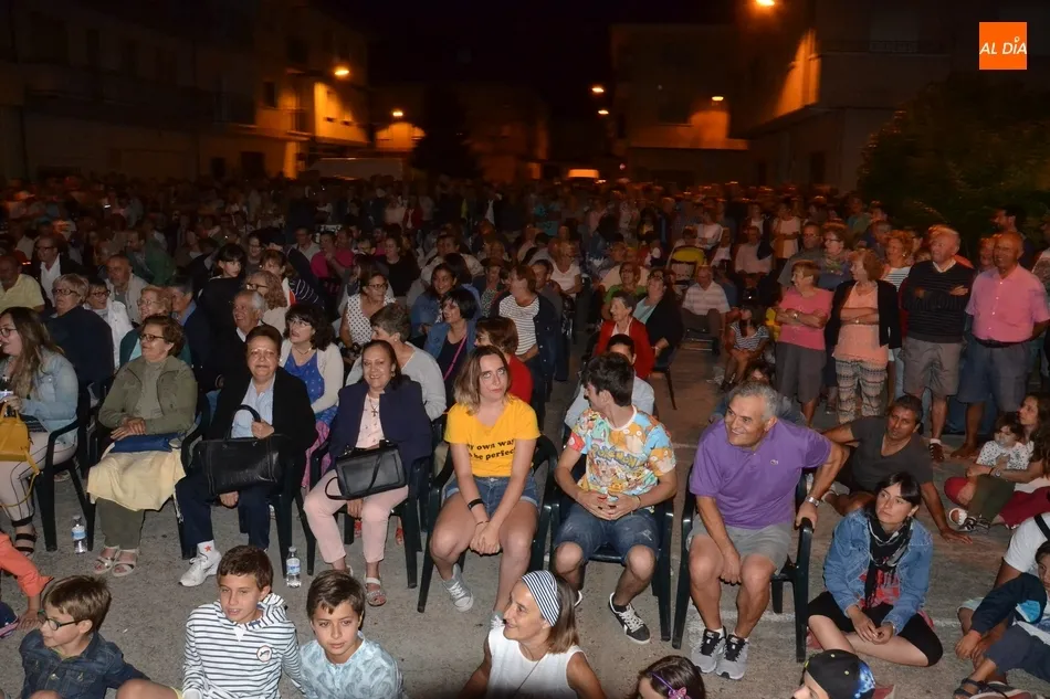 Foto 8 - Espectacular asistencia de p&uacute;blico al concierto de Mayalde en el barrio de Las Canteras  