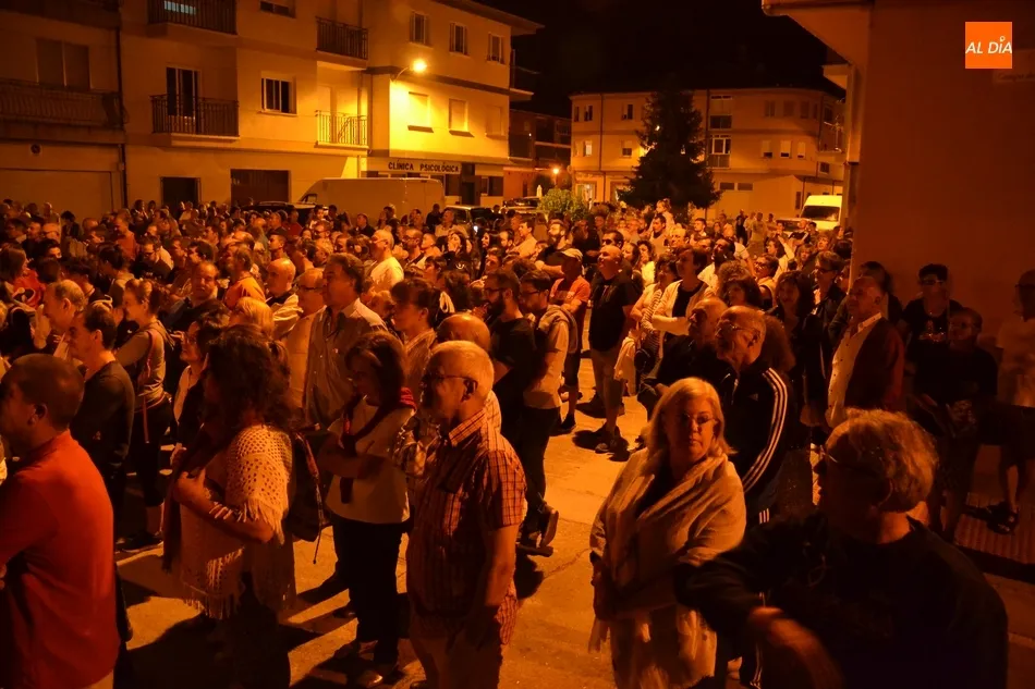 Foto 11 - Espectacular asistencia de p&uacute;blico al concierto de Mayalde en el barrio de Las Canteras  
