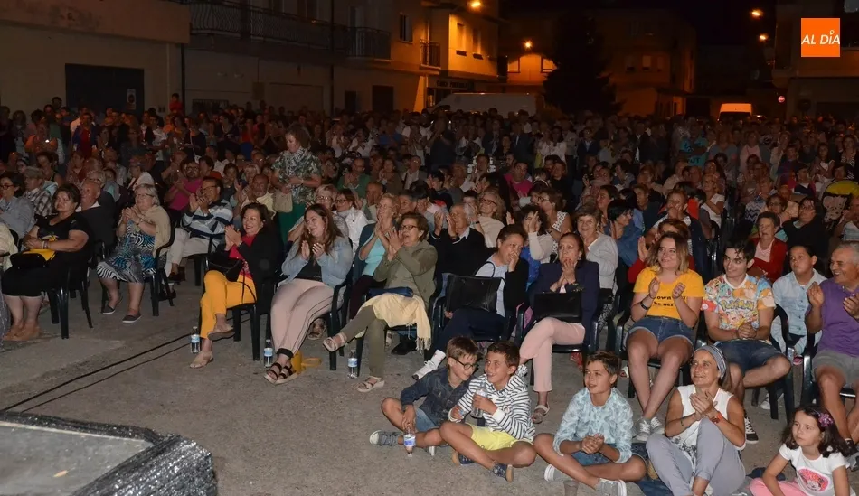 Espectacular asistencia de público al concierto de Mayalde en el barrio de Las Canteras  