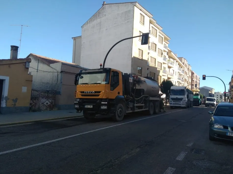 Foto 3 - Comienza el reasfaltado de la calle Filiberto Villalobos