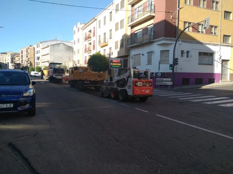 Foto 2 - Comienza el reasfaltado de la calle Filiberto Villalobos