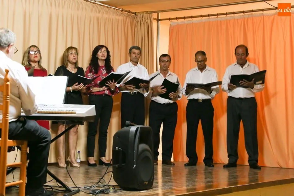 Foto 5 - El grupo Albahaca clausura las actividades culturales previas a las fiestas