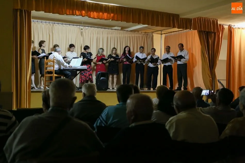 Foto 4 - El grupo Albahaca clausura las actividades culturales previas a las fiestas