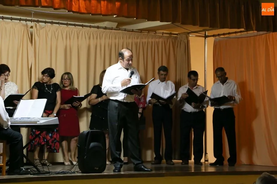 Foto 3 - El grupo Albahaca clausura las actividades culturales previas a las fiestas