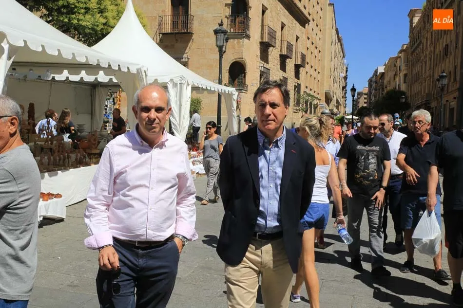 Foto 4 - La Feria del Barro re&uacute;ne un a&ntilde;o m&aacute;s lo mejor de la alfarer&iacute;a popular en la Plaza de los Bandos  