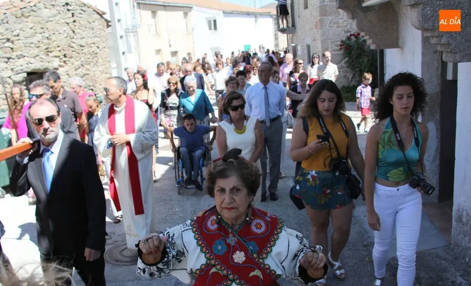 Foto 11 - San Lorenzo recorre las calles de La Zarza de Pumareda bajos los sones de la gaita y el tamboril  