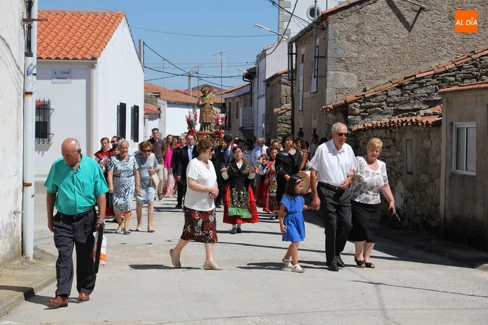 Foto 10 - San Lorenzo recorre las calles de La Zarza de Pumareda bajos los sones de la gaita y el tamboril  