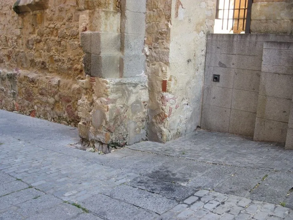 Foto 9 - Ciudadanos por la Defensa del Patrimonio alerta sobre las deficiencias de la Iglesia de Sancti...