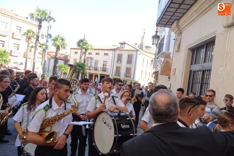 Pasacalles por las calles de Alba