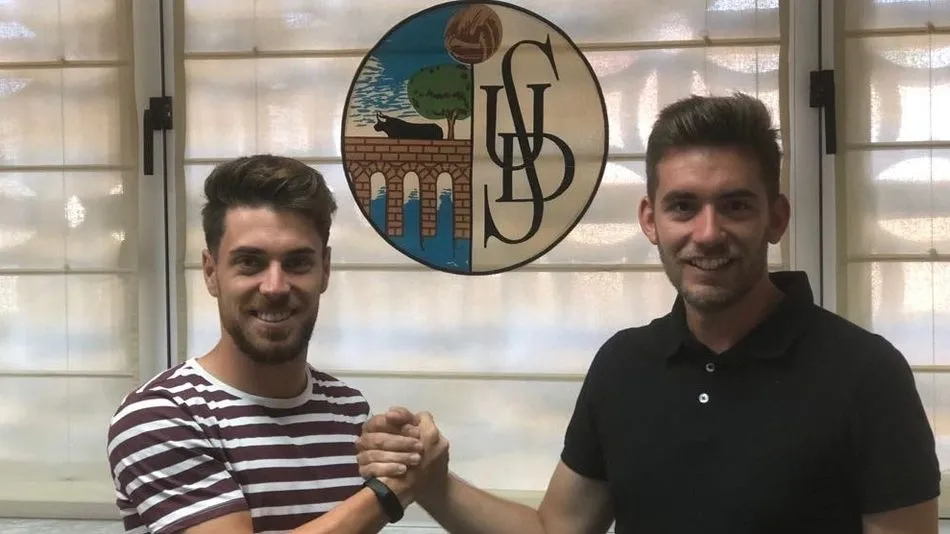 Jorge García con Pablo Cortés durante el acuerdo.