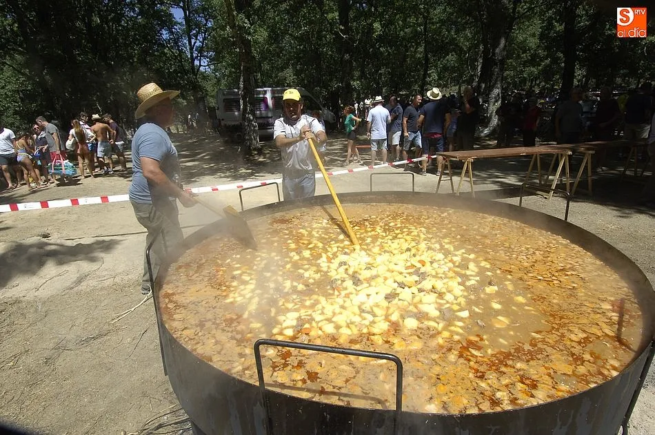 La caldereta, justo antes de ser servida | Fotos Adrián Martín