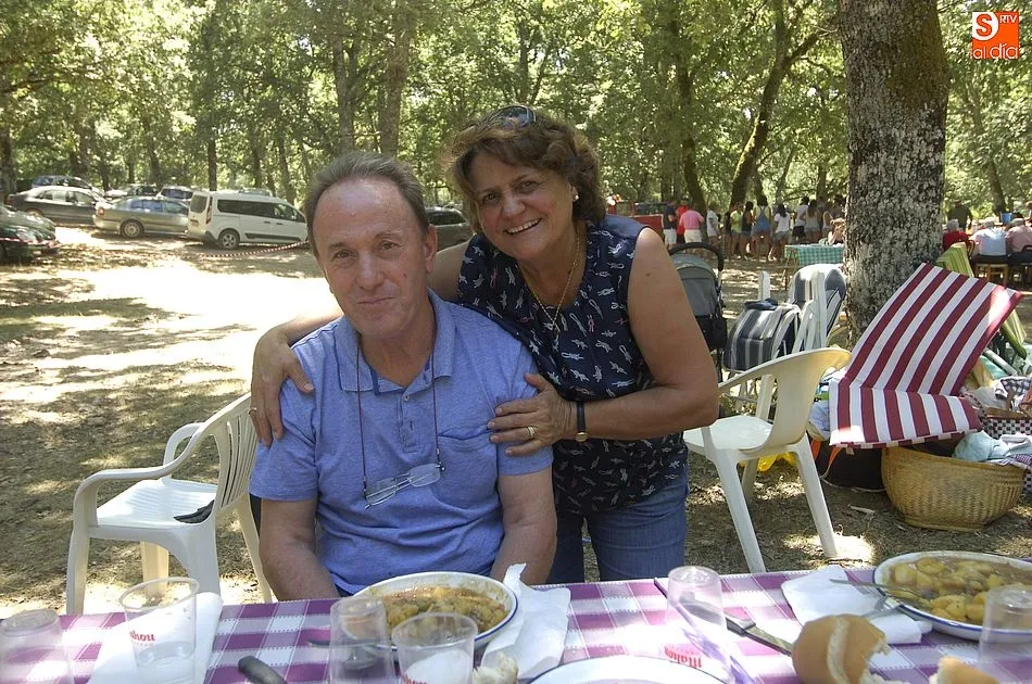 Foto 11 - Los vecinos de El Payo rematan sus fiestas de agosto con una caldereta popular  
