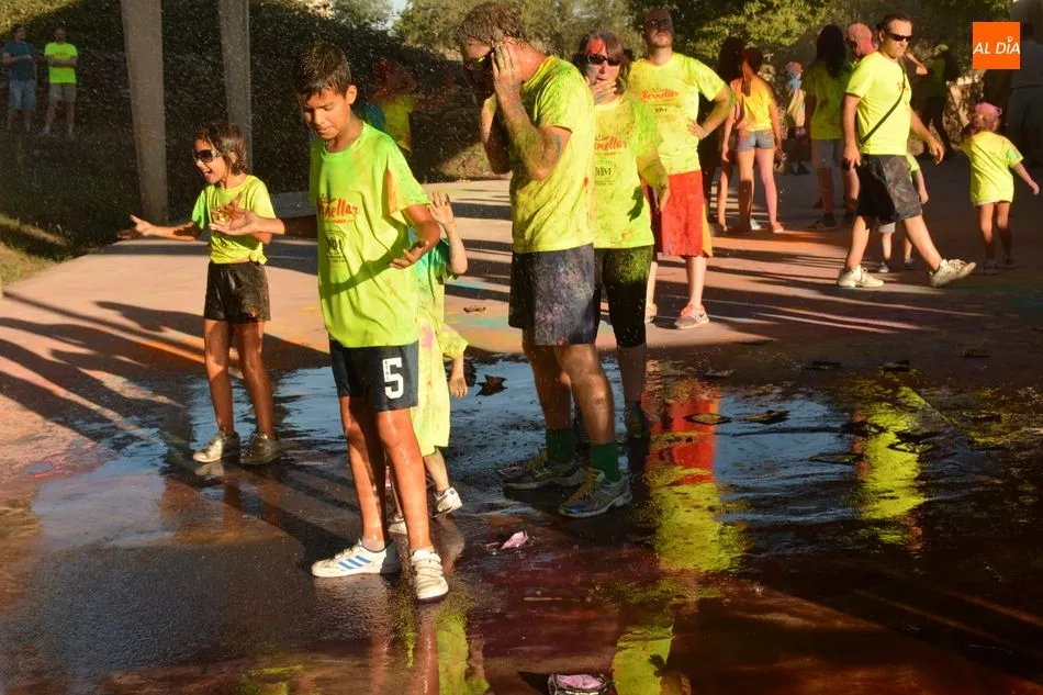 Foto 4 - Explosi&oacute;n de color, diversi&oacute;n y alegr&iacute;a en el inicio de las fiestas de Bermellar