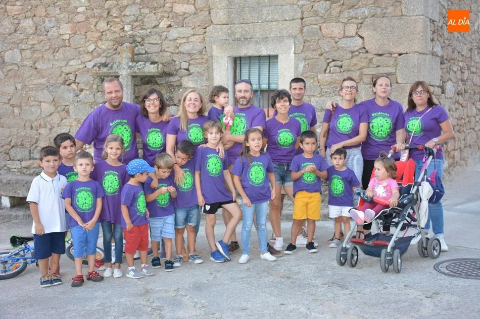 Foto 10 - Los ni&ntilde;os inauguran las fiestas de Saldeana con un entra&ntilde;able preg&oacute;n reivindicativo de la vida...