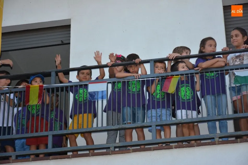 Foto 11 - Los ni&ntilde;os inauguran las fiestas de Saldeana con un entra&ntilde;able preg&oacute;n reivindicativo de la vida...