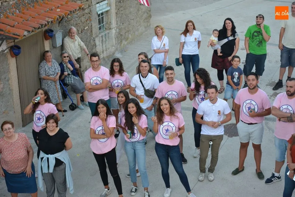 Foto 6 - Los ni&ntilde;os inauguran las fiestas de Saldeana con un entra&ntilde;able preg&oacute;n reivindicativo de la vida...