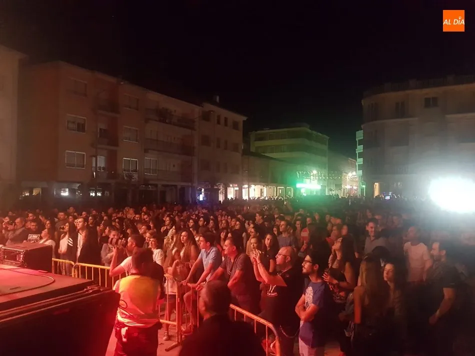 Foto 11 - La Fuga llena la Plaza Mayor con su m&uacute;sica