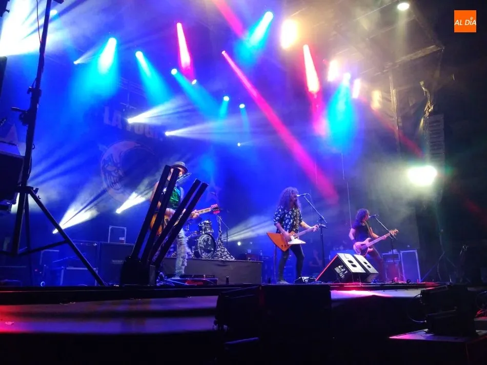 Foto 10 - La Fuga llena la Plaza Mayor con su m&uacute;sica