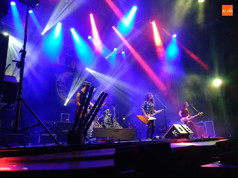 Foto 8 - La Fuga llena la Plaza Mayor con su m&uacute;sica