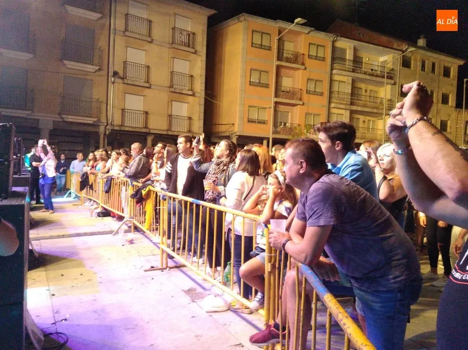 Foto 7 - La Fuga llena la Plaza Mayor con su m&uacute;sica