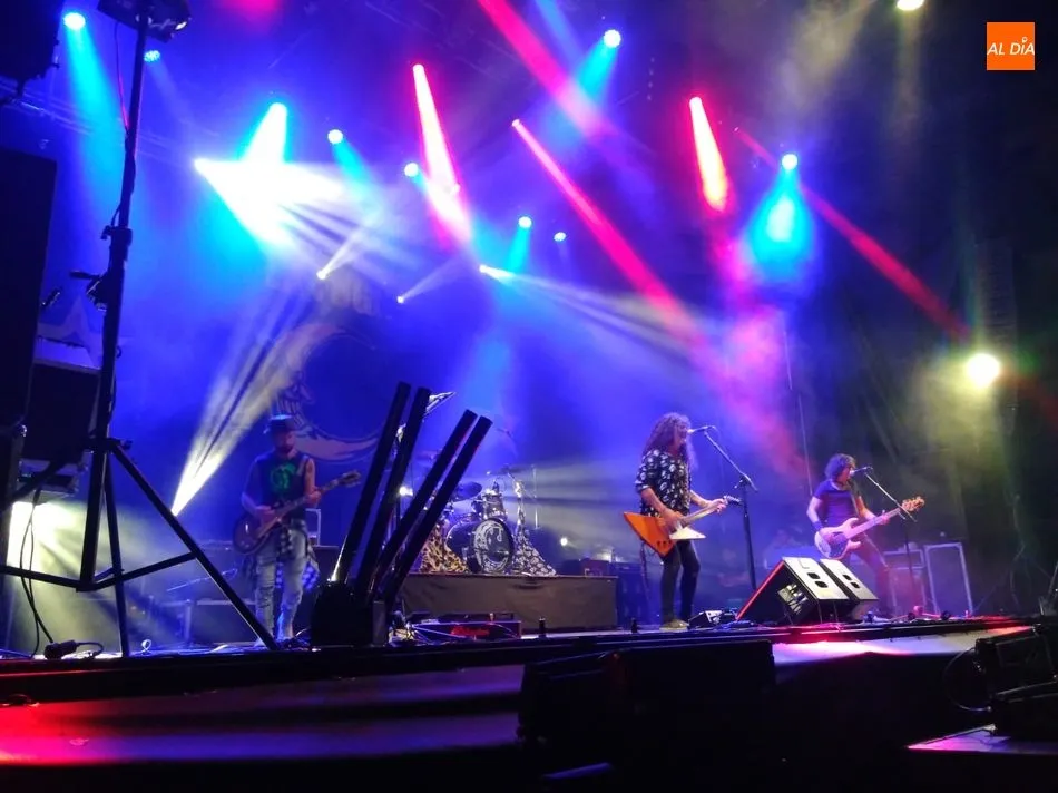 Foto 6 - La Fuga llena la Plaza Mayor con su m&uacute;sica