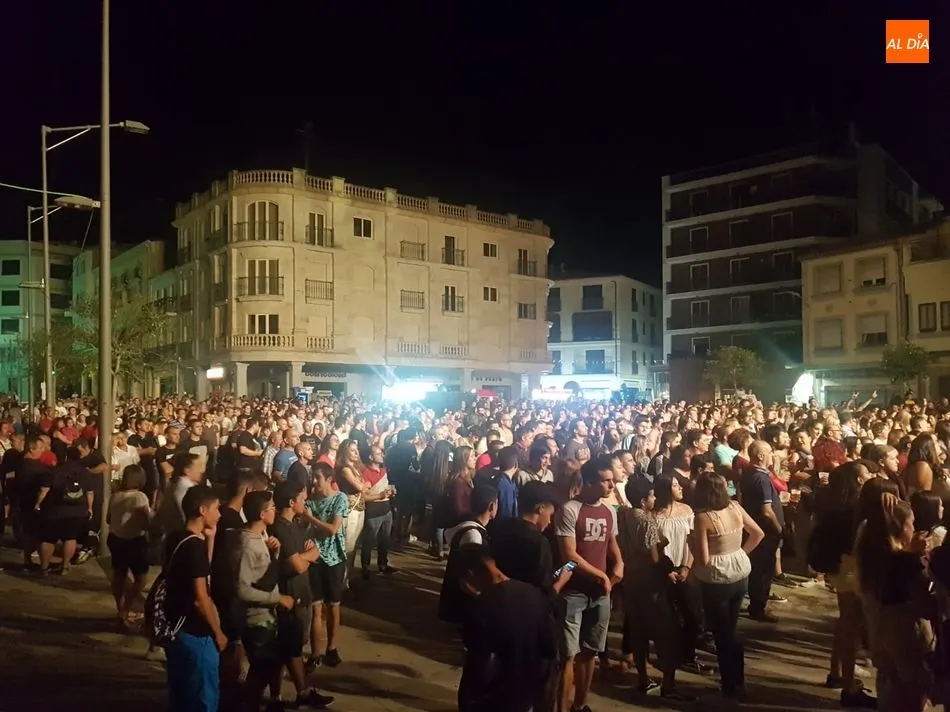 Foto 5 - La Fuga llena la Plaza Mayor con su m&uacute;sica