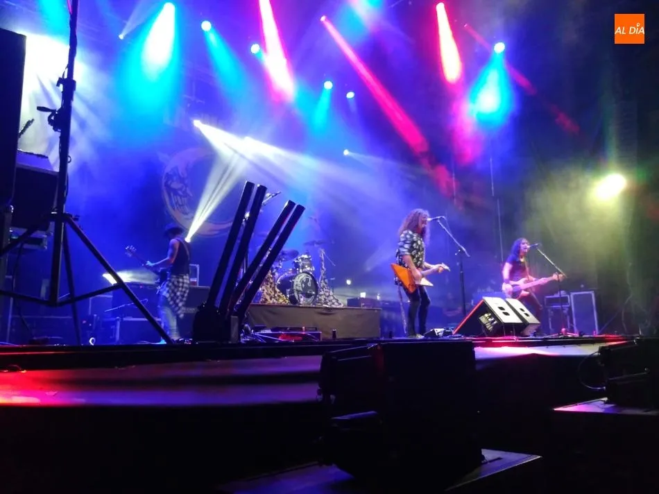 Foto 2 - La Fuga llena la Plaza Mayor con su m&uacute;sica