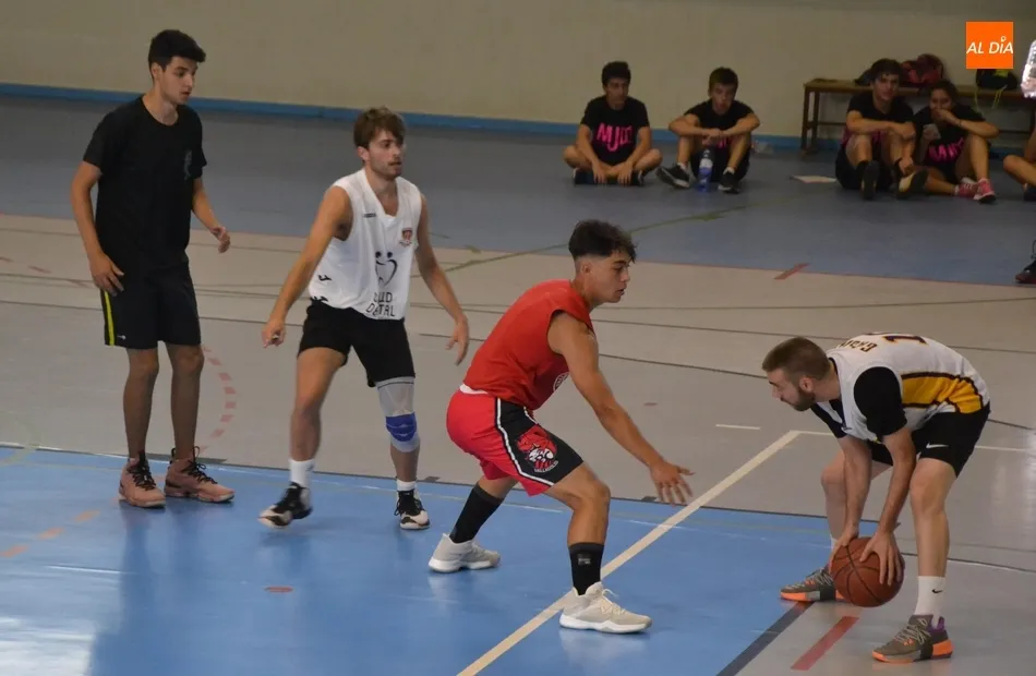 Foto 6 - Arranca la lucha por el entorchado del Torneo 3x3 Coyote  