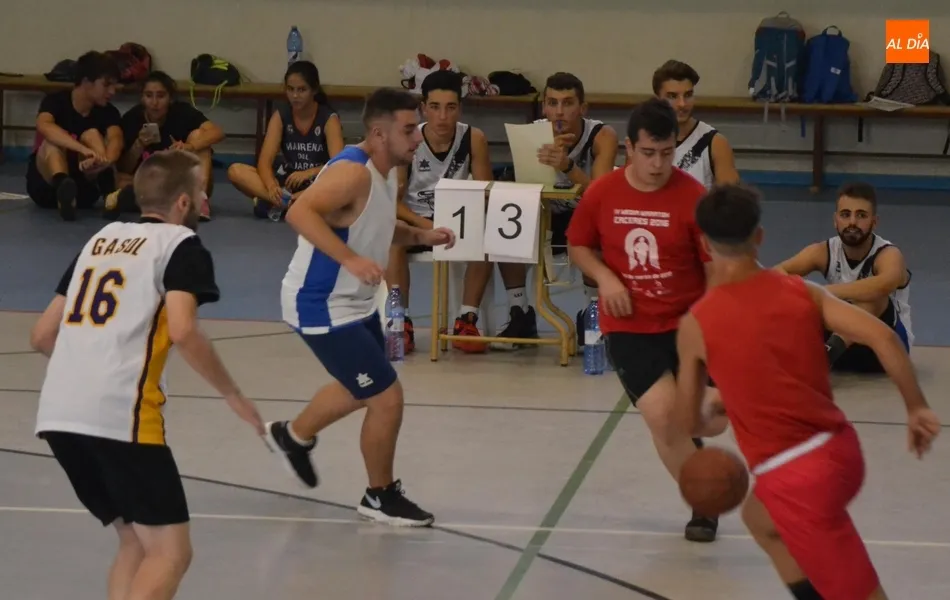 Foto 4 - Arranca la lucha por el entorchado del Torneo 3x3 Coyote  