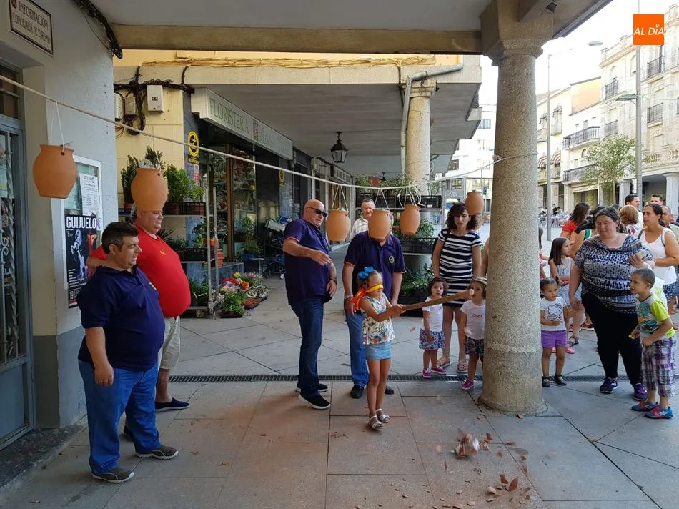 Foto 10 - La Pradera cumple con su cita l&uacute;dica como previa de los festejos