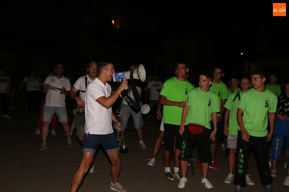 Foto 6 - Aldearrubia inicia sus fiestas con la concentraci&oacute;n de pe&ntilde;as y el preg&oacute;n