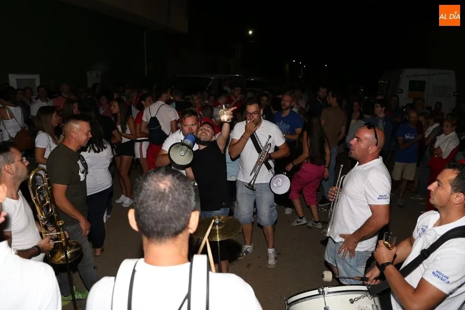 Foto 5 - Aldearrubia inicia sus fiestas con la concentraci&oacute;n de pe&ntilde;as y el preg&oacute;n