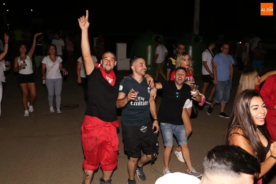 Foto 3 - Aldearrubia inicia sus fiestas con la concentraci&oacute;n de pe&ntilde;as y el preg&oacute;n