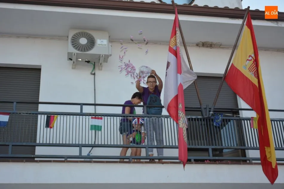 Foto 3 - Los ni&ntilde;os inauguran las fiestas de Saldeana con un entra&ntilde;able preg&oacute;n reivindicativo de la vida...