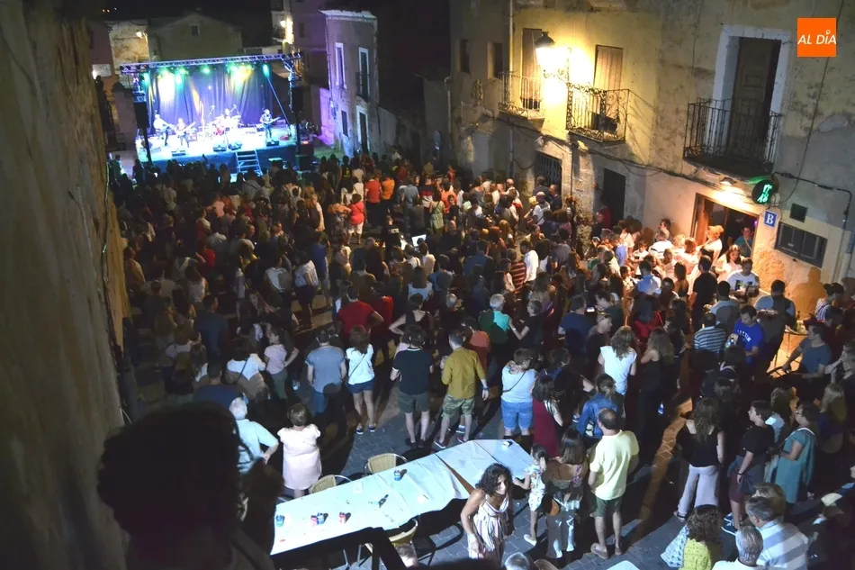 La Colada rememora viejos tiempos repasando la discografía de Hombres G  