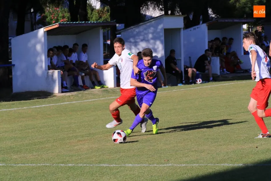 Foto 10 - El Santa Marta anota su segunda victoria de la pretemporada ante el CD Ribert  
