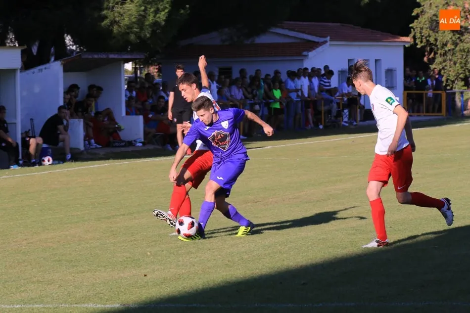 Foto 9 - El Santa Marta anota su segunda victoria de la pretemporada ante el CD Ribert  