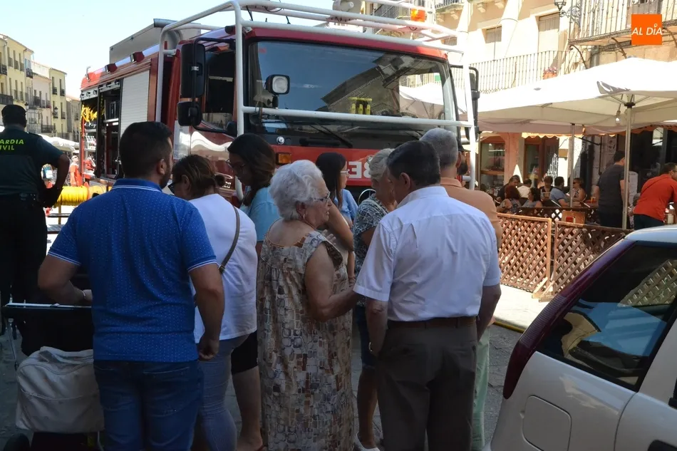 Foto 10 - Gran sobresalto en la Plaza Mayor al echar a arder una sart&eacute;n en la cocina de una vivienda  